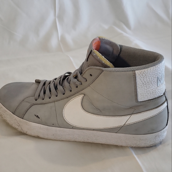 Nike Size 13 Grey & White Sneakers - Picture 12 of 14
